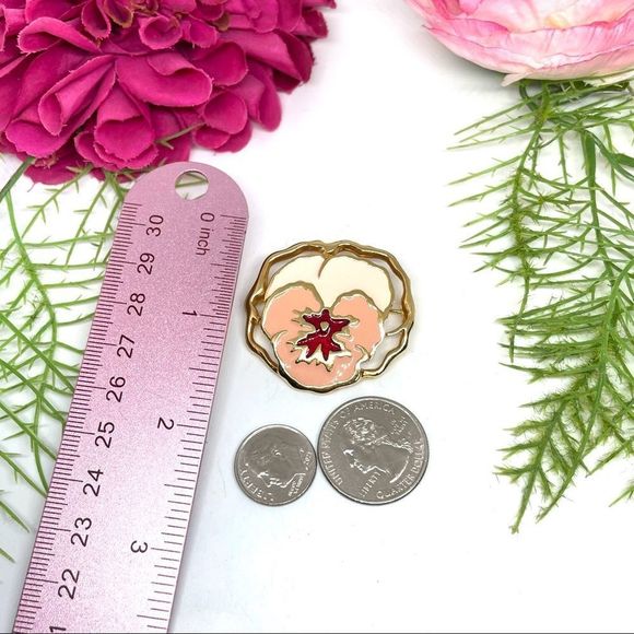 VINTAGE⚜️PETUNIA Flower Pink Enameled Brooch - Picture 8 of 8